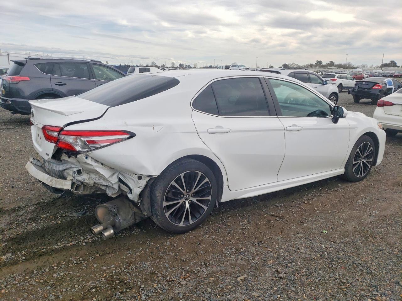 2019 Toyota Camry L - Фото 3