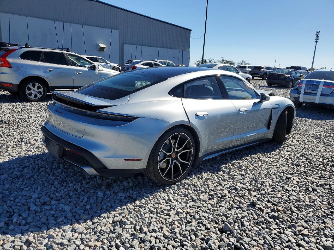 2025 Porsche Taycan 4S - Фото 3