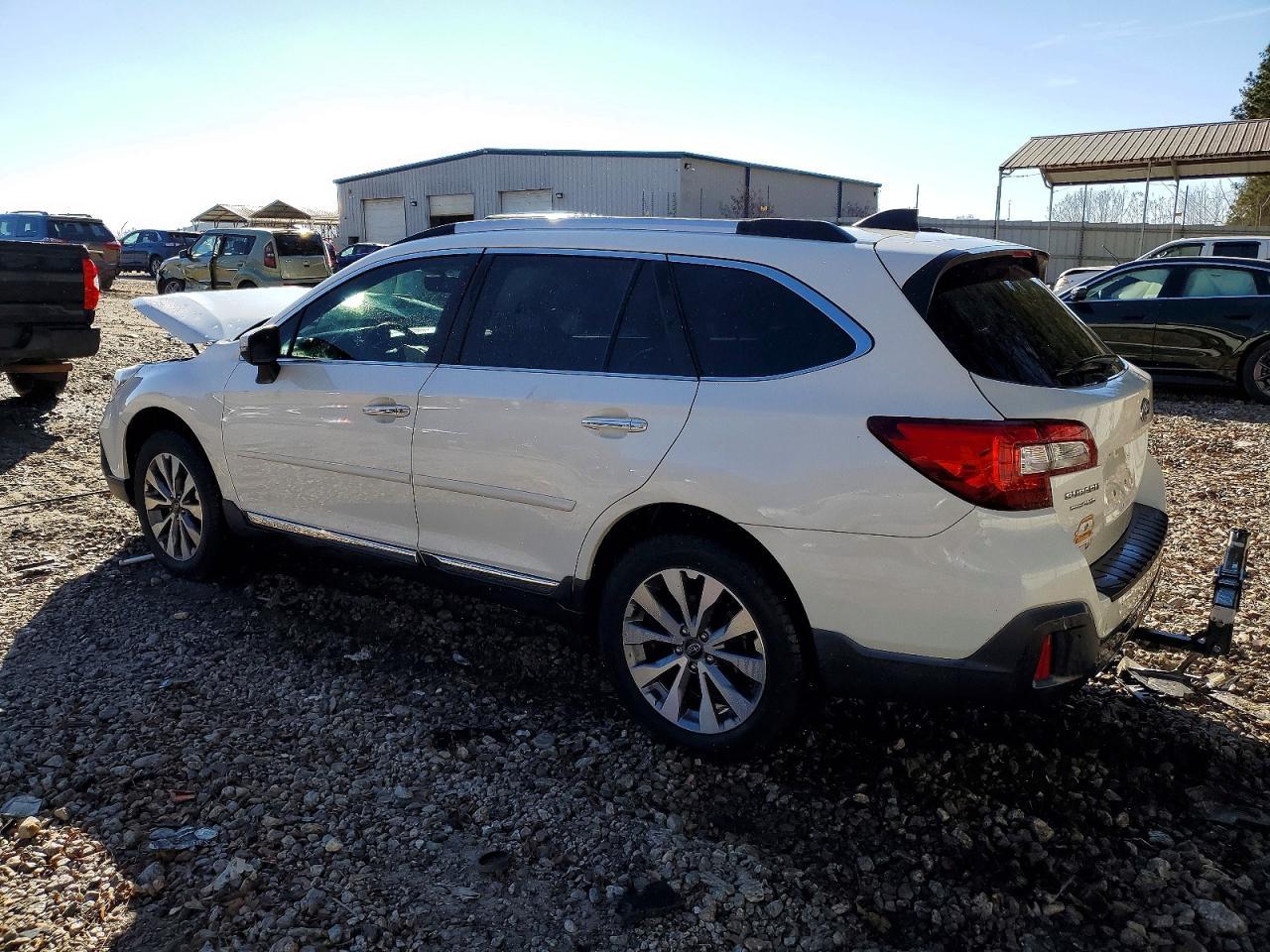 2018 Subaru Outback Touring - Фото 2