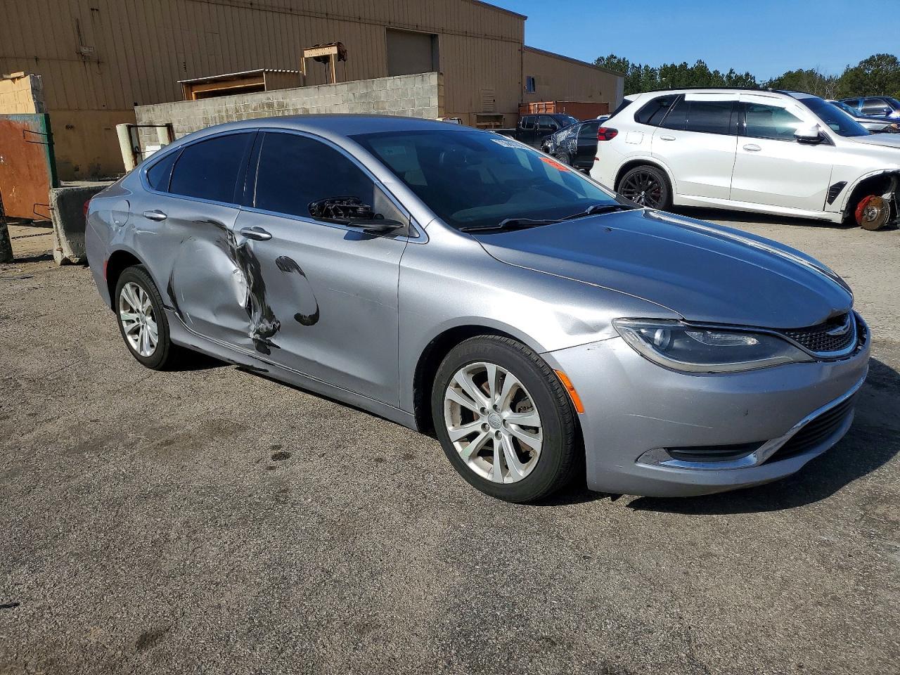 2016 Chrysler 200 Limited - Image 4