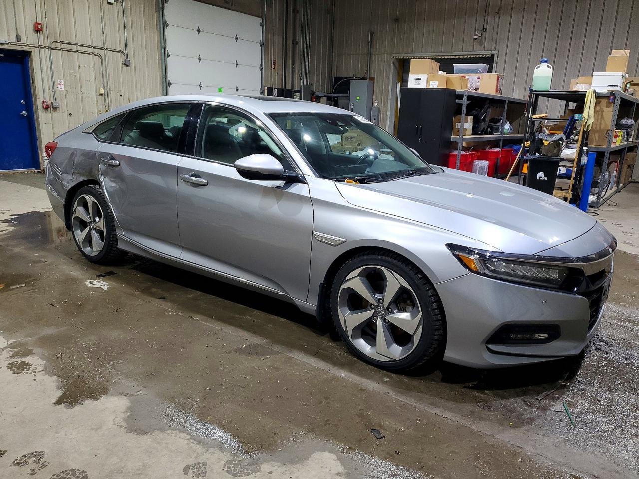 2018 Honda Accord Touring - Image 4
