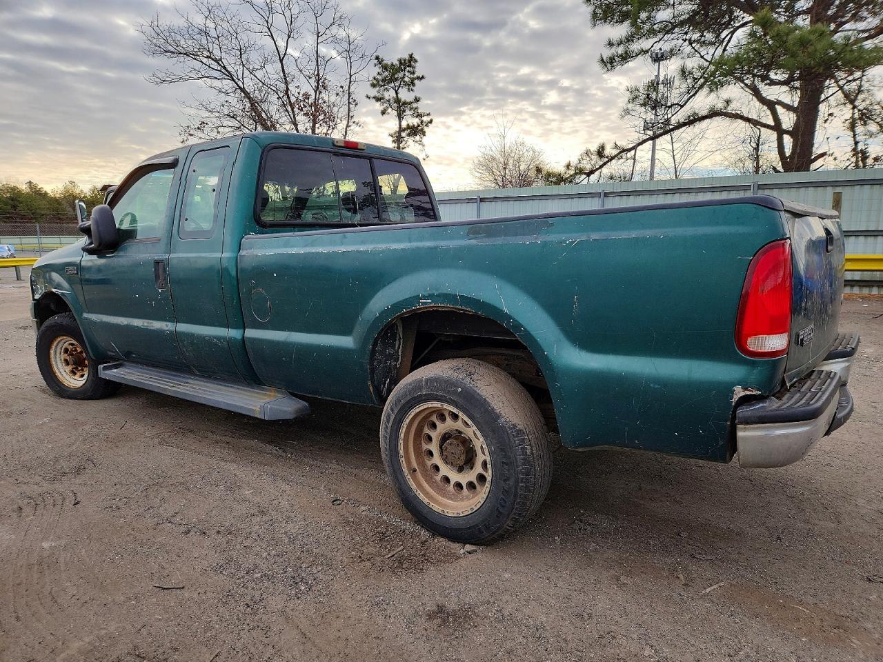 2000 Ford F250 Super Duty - Image 2