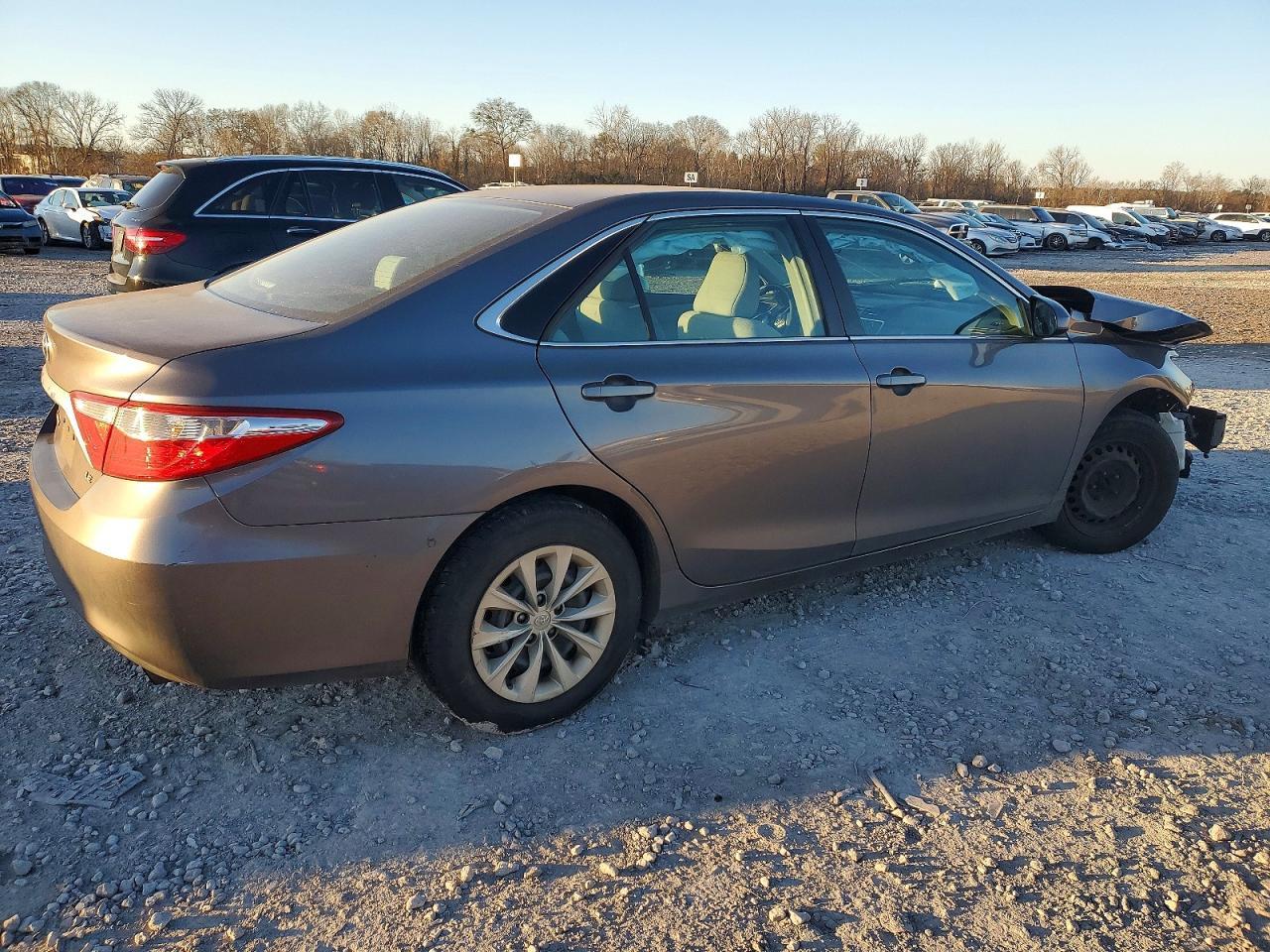 2015 Toyota Camry Le - Image 3