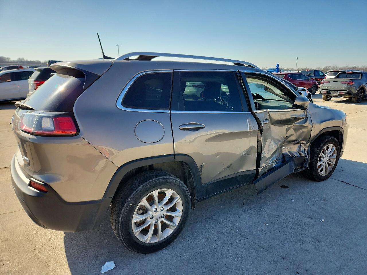 2019 Jeep Cherokee Latitude - Фото 3