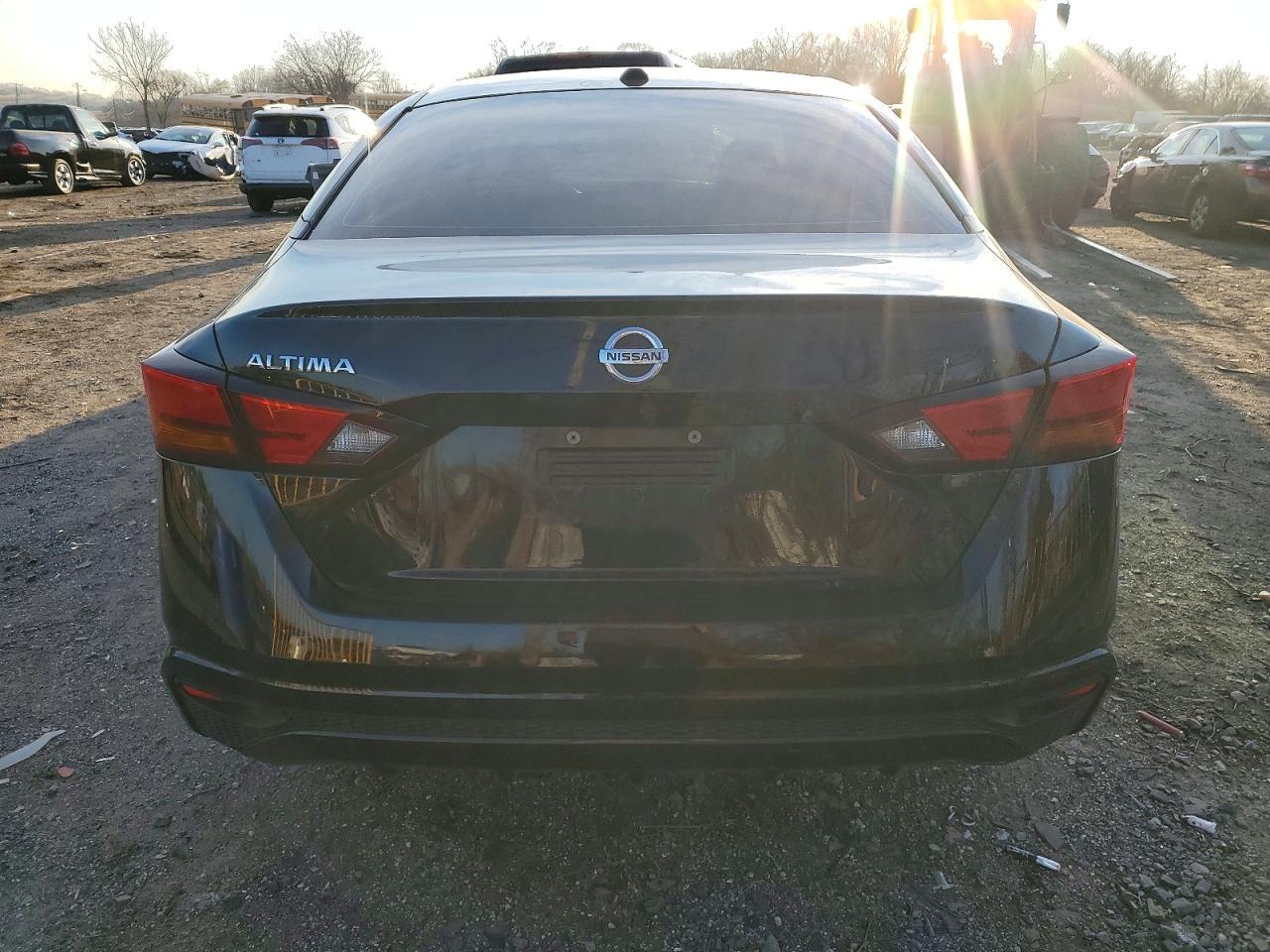2019 Nissan Altima S - Фото 6
