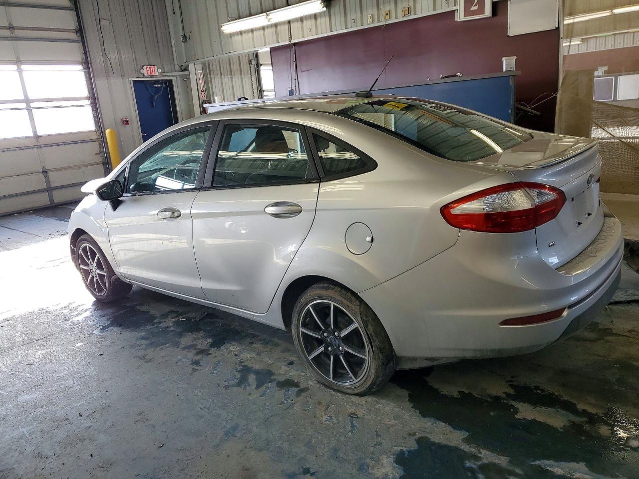 2019 Ford Fiesta Se - Image 2