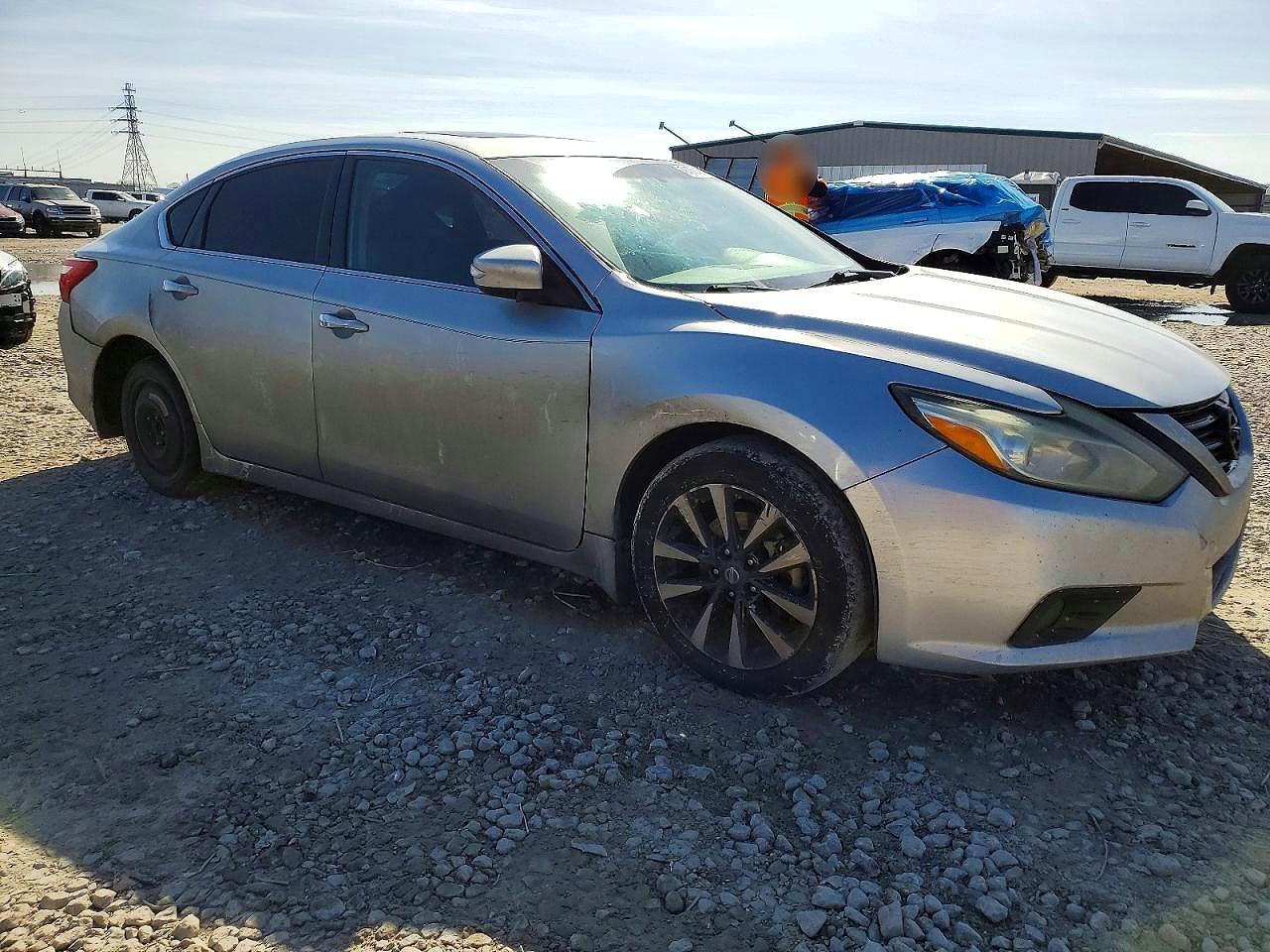 2017 Nissan Altima 2.5 - Image 4