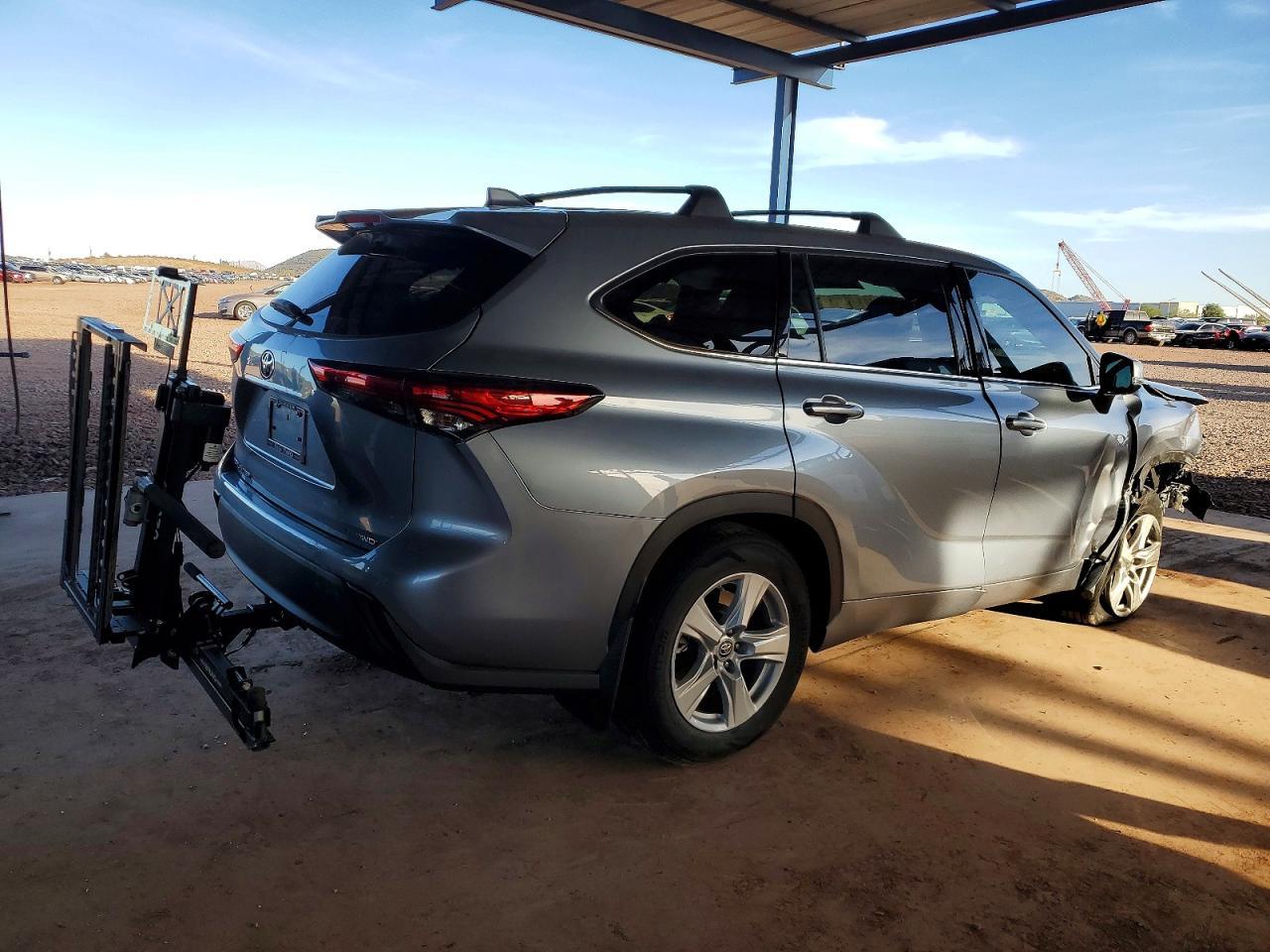 2020 Toyota Highlander L - Фото 3