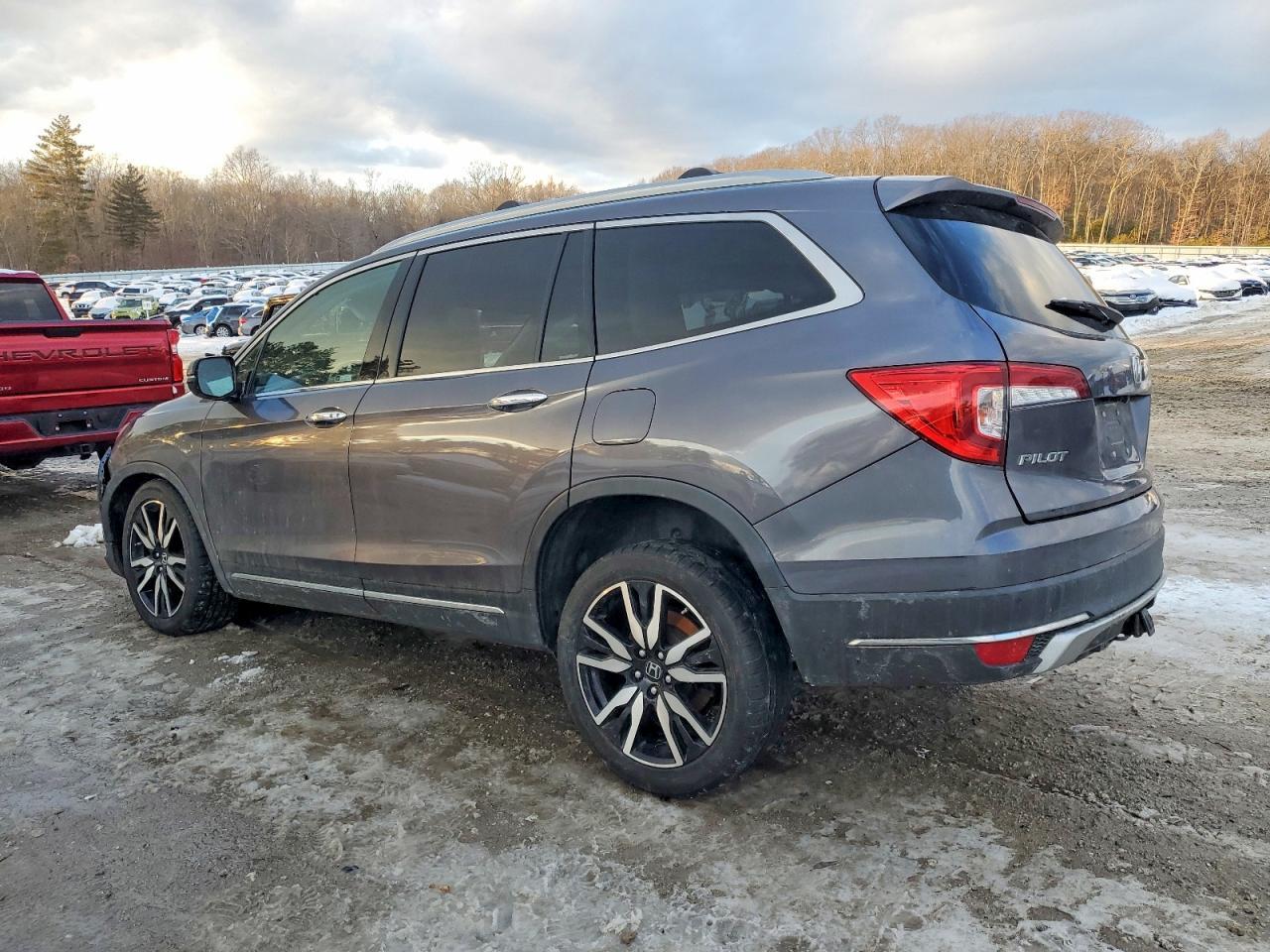 2019 Honda Pilot Touring - Image 2