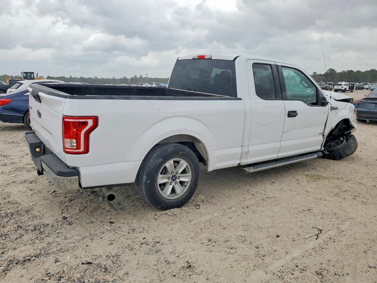 2015 Ford F150 Super Cab - Image 3