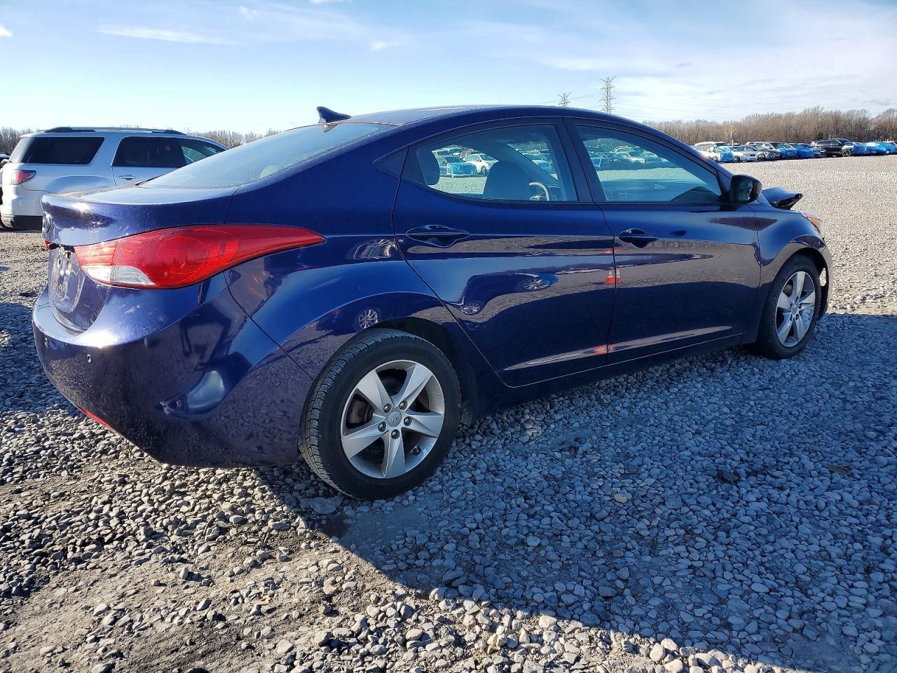 2013 Hyundai Elantra - Image 3