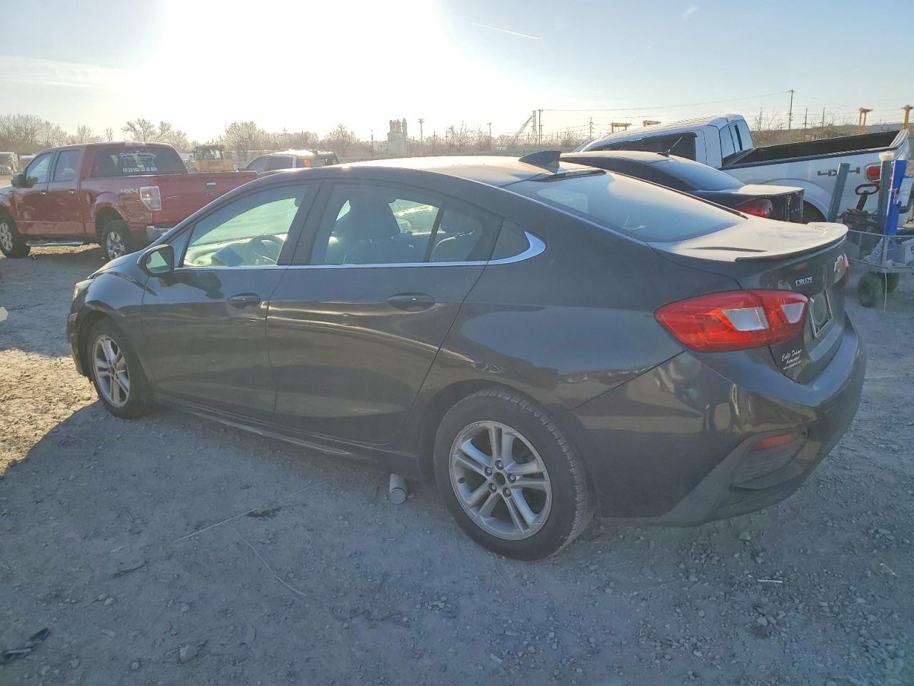 2017 Chevrolet Cruze Lt - Image 2
