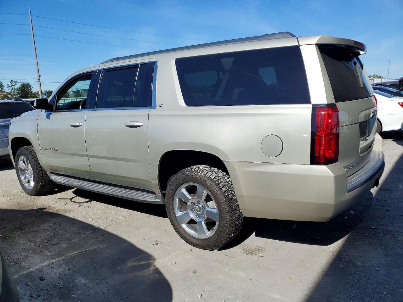 2015 Chevrolet Suburban C1500 Lt - Фото 2