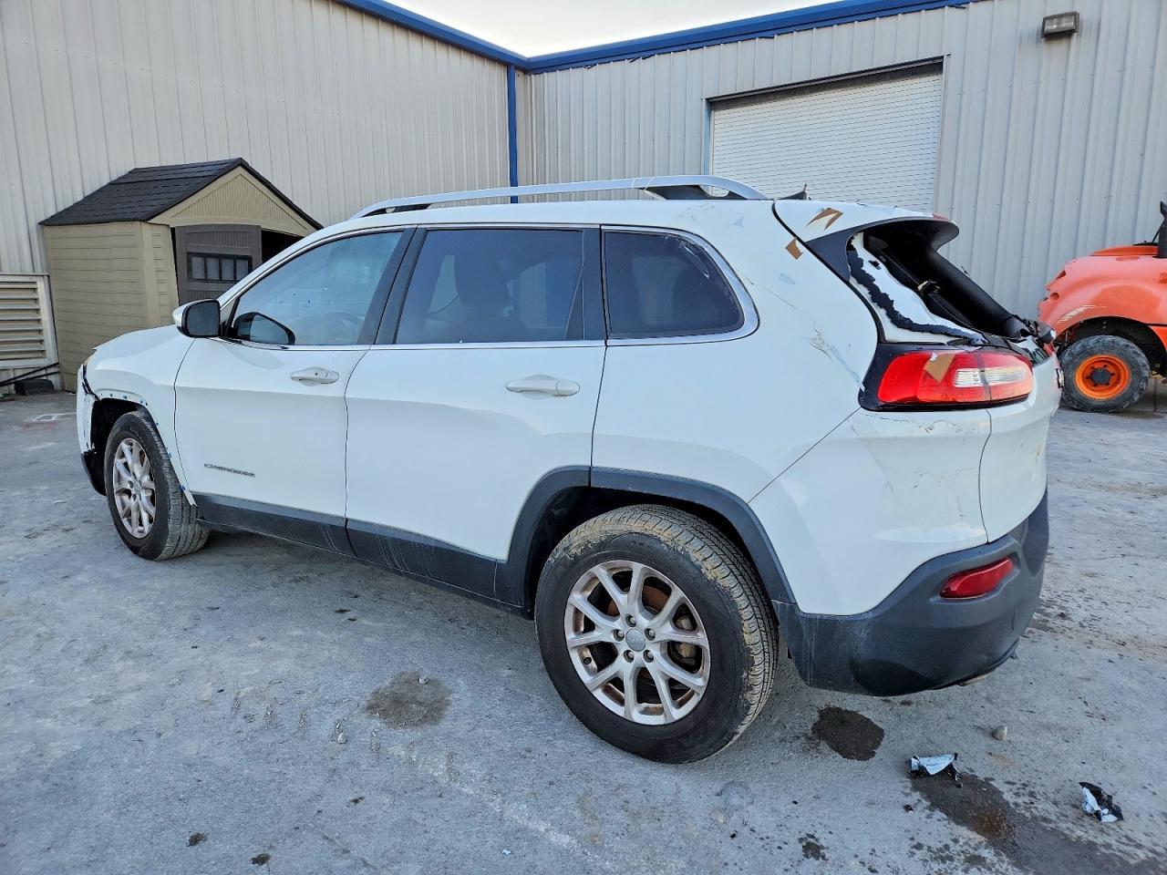 2016 Jeep Cherokee Latitude - Image 2