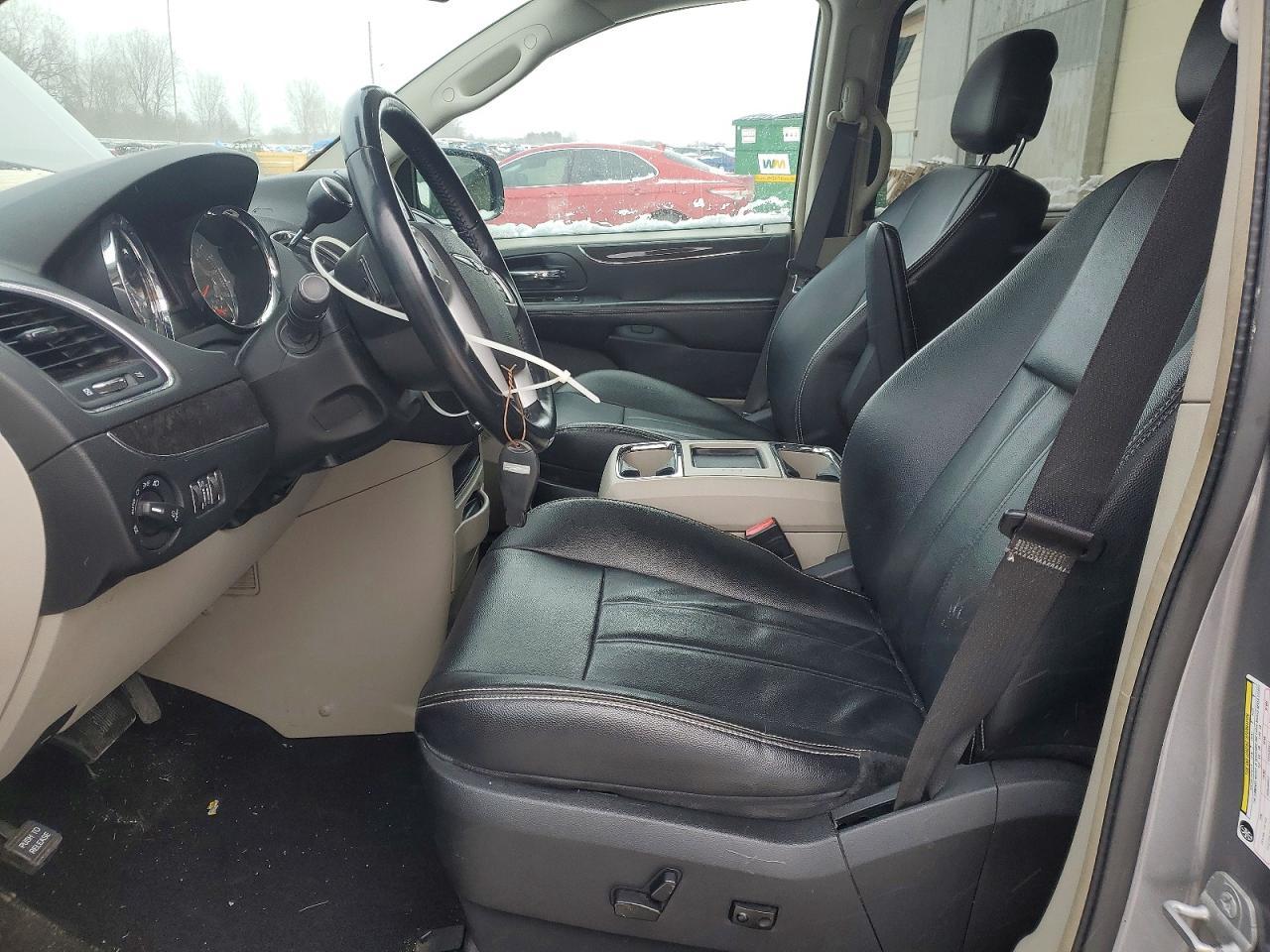 2014 Chrysler Town & Country Touring - Фото 7