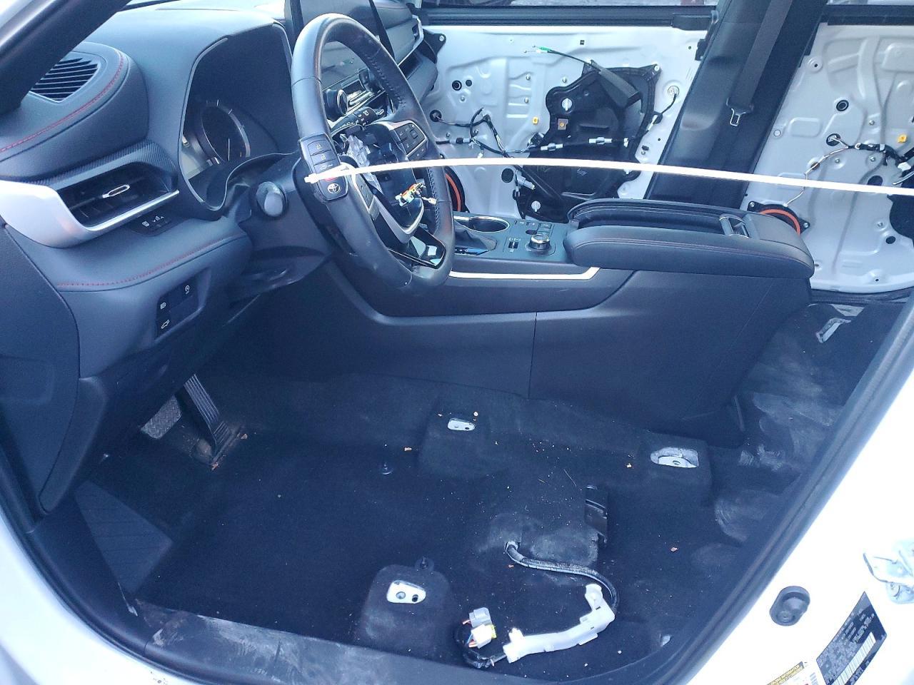 2024 Toyota Highlander Le - Image 7