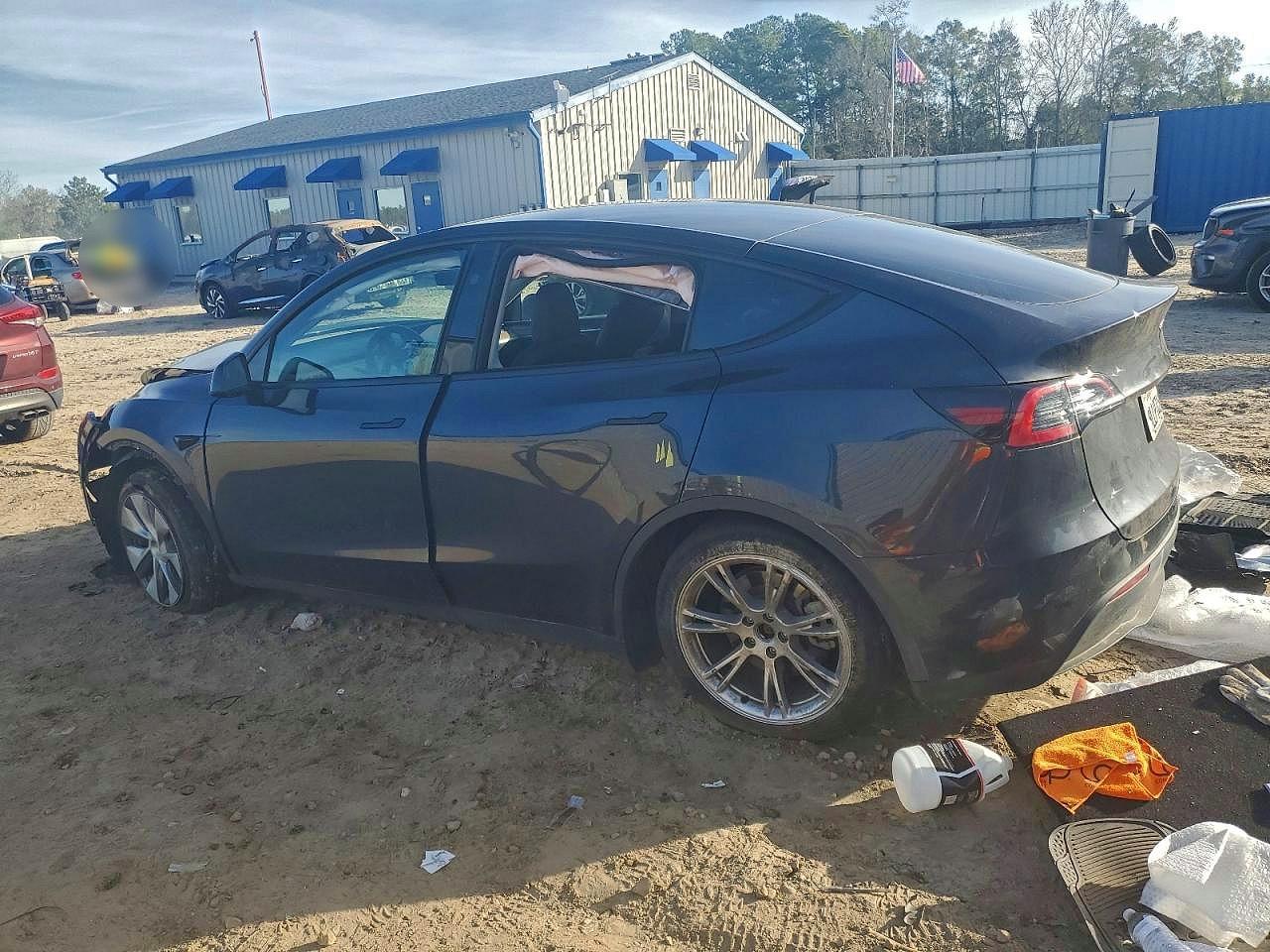 2024 Tesla Model Y - Фото 2
