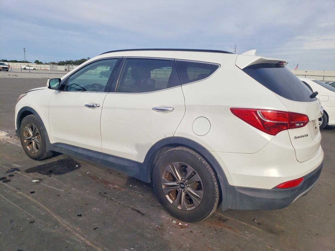 2016 Hyundai Santa Fe Sport - Image 2