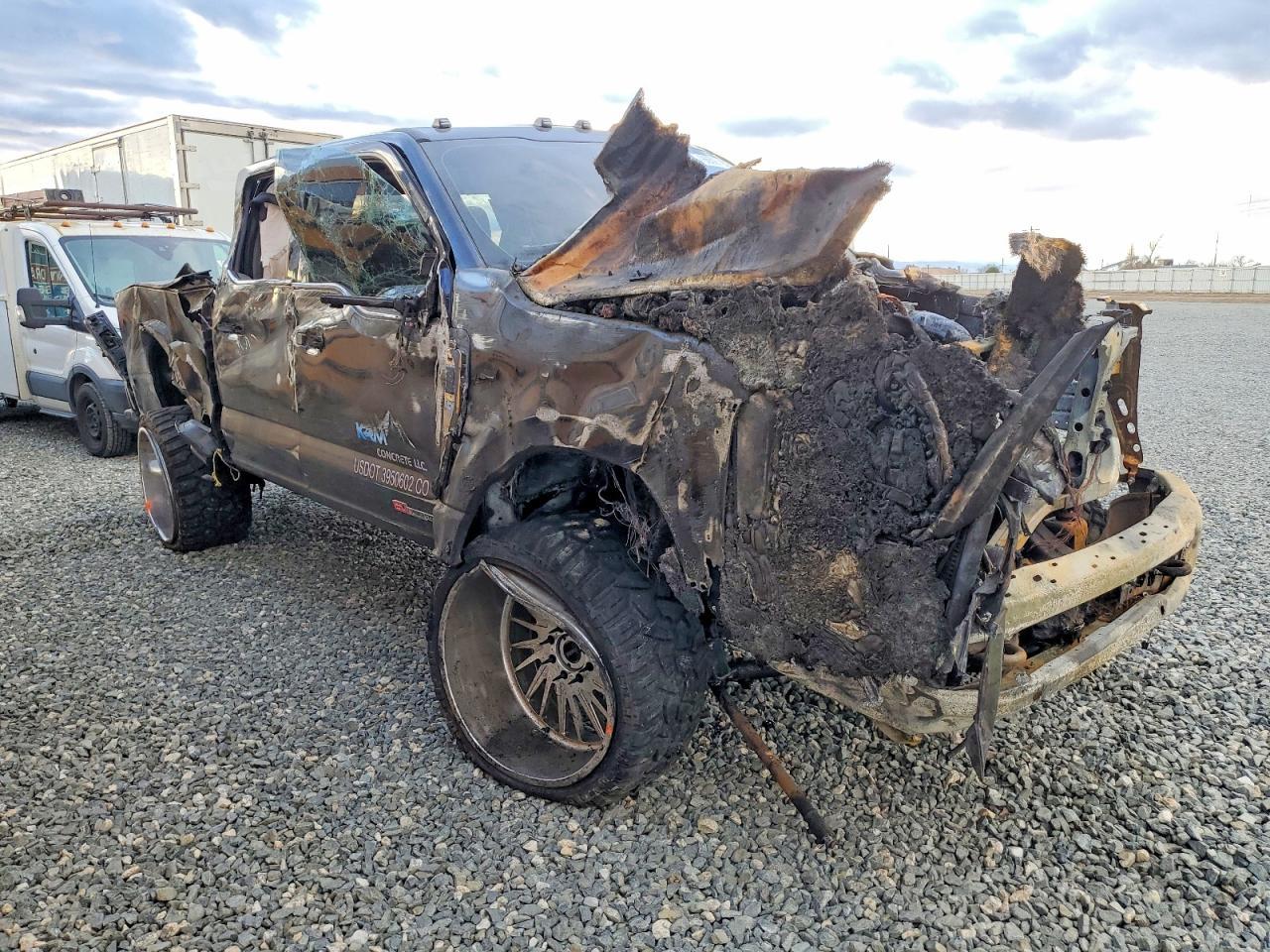 2025 Ford F350 Super Duty - Фото 4