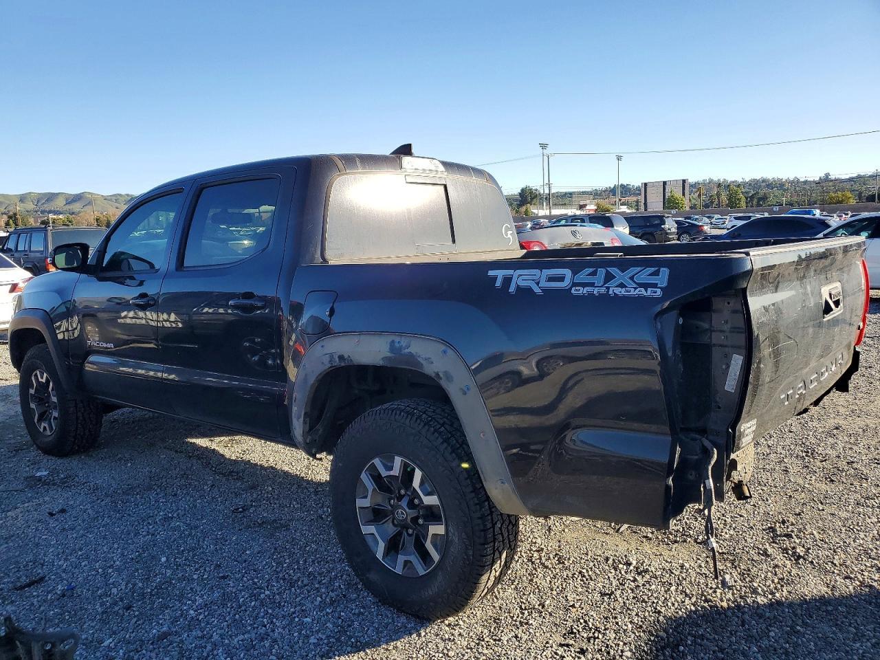 2017 Toyota Tacoma Double Cab - Фото 2