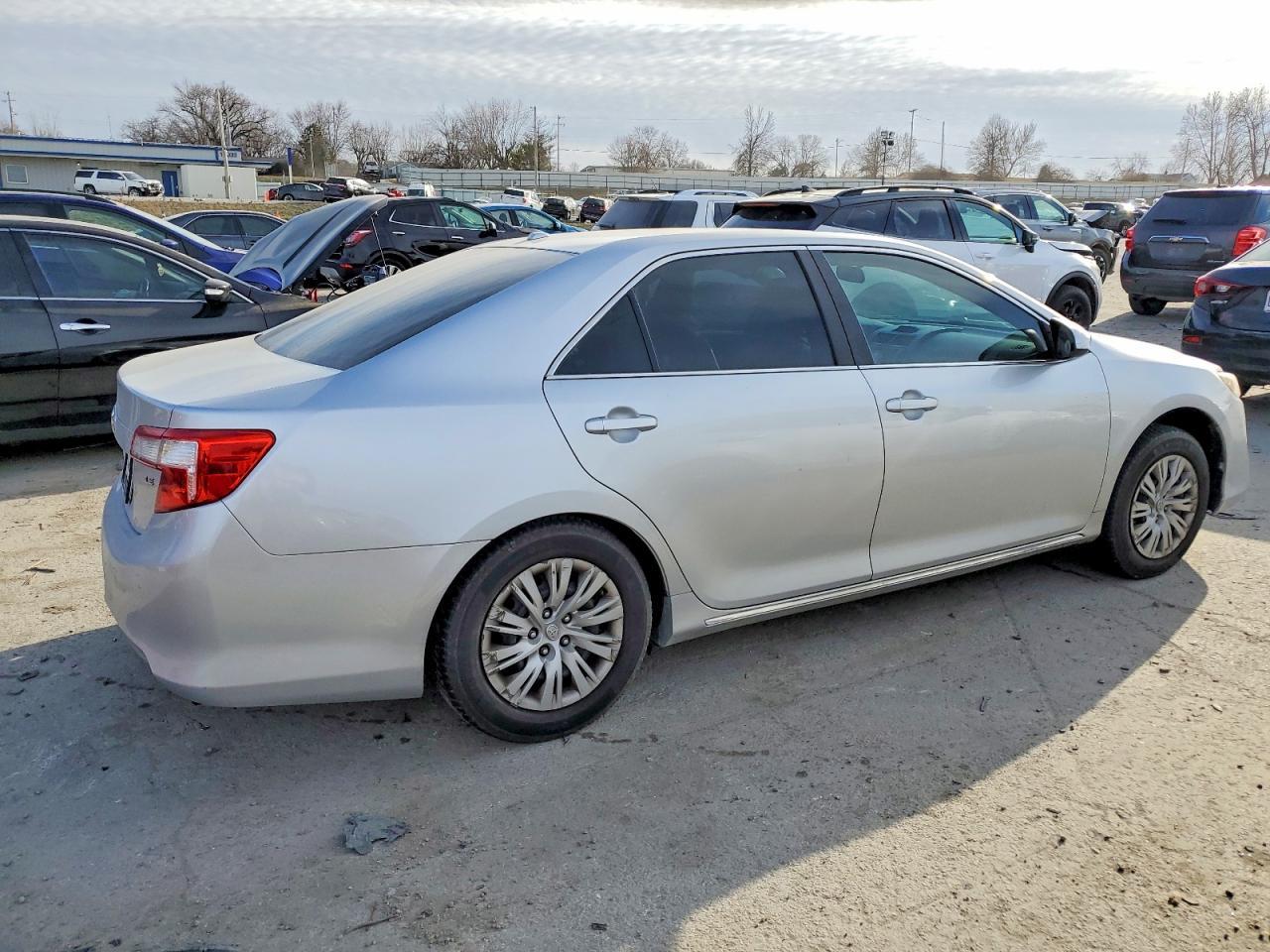 2014 Toyota Camry L - Фото 3