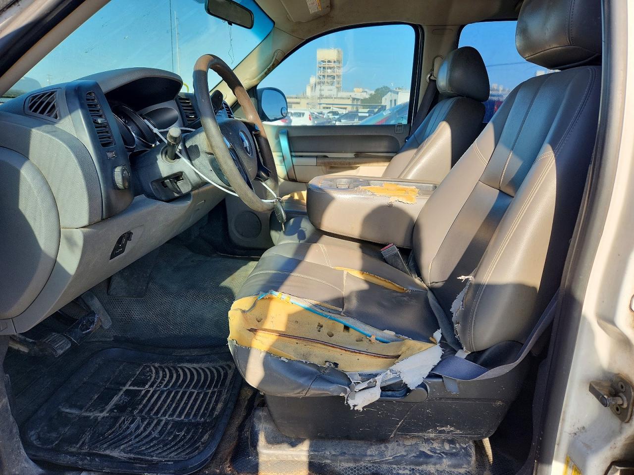 2011 Chevrolet Silverado C2500 Heavy Duty - Фото 7