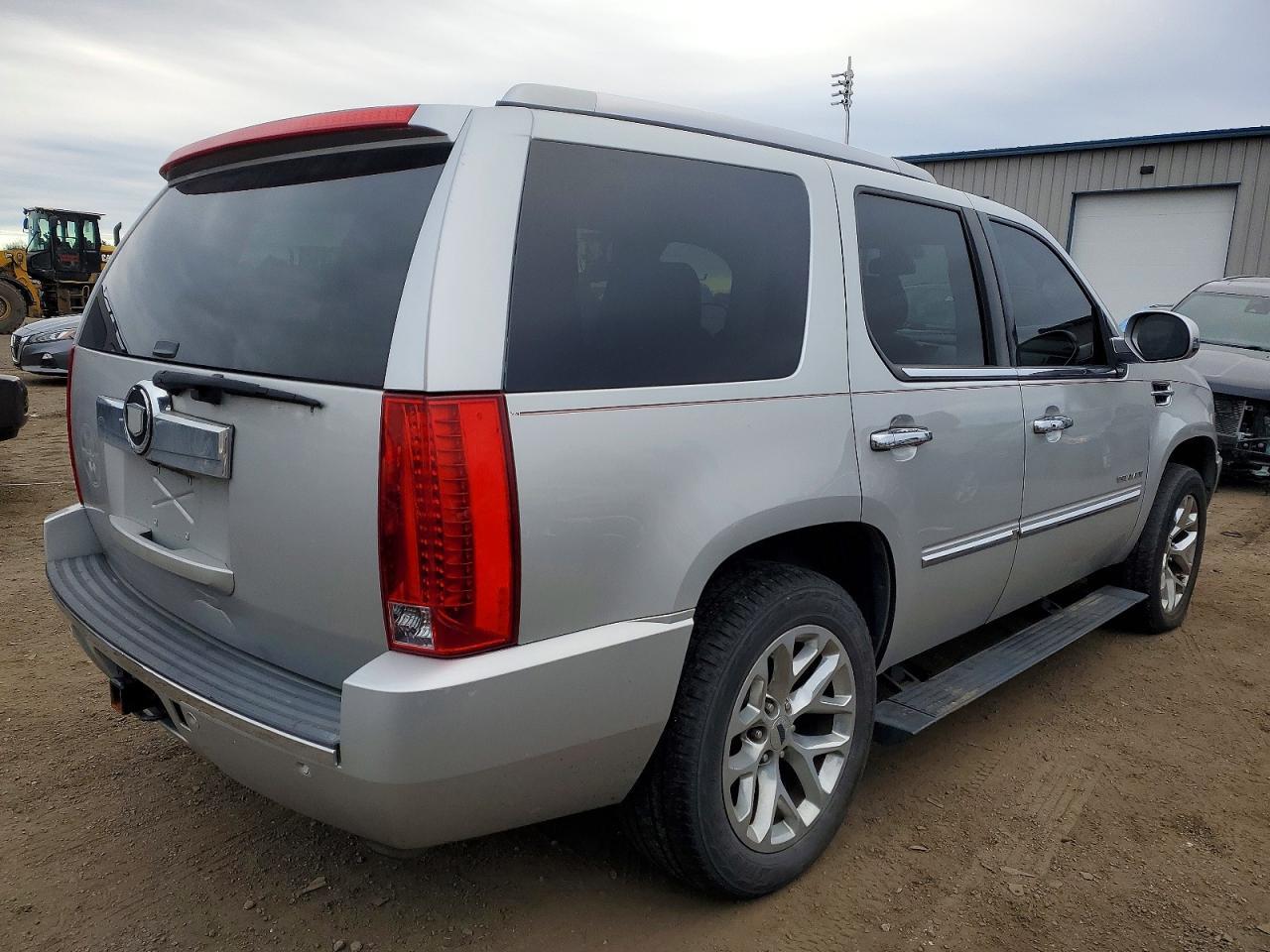 2011 Cadillac Escalade Premium - Фото 3