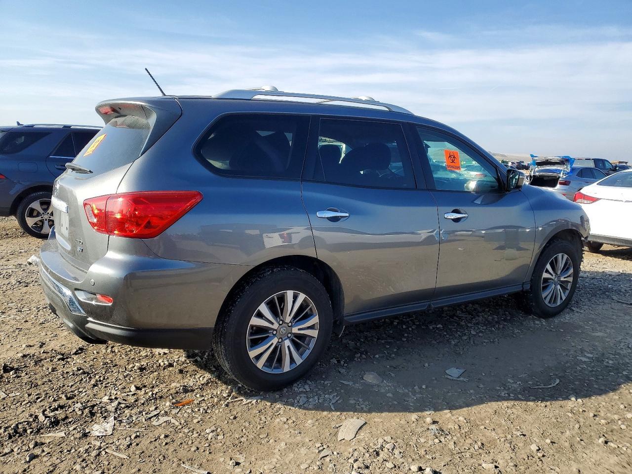 2018 Nissan Pathfinder S - Image 3