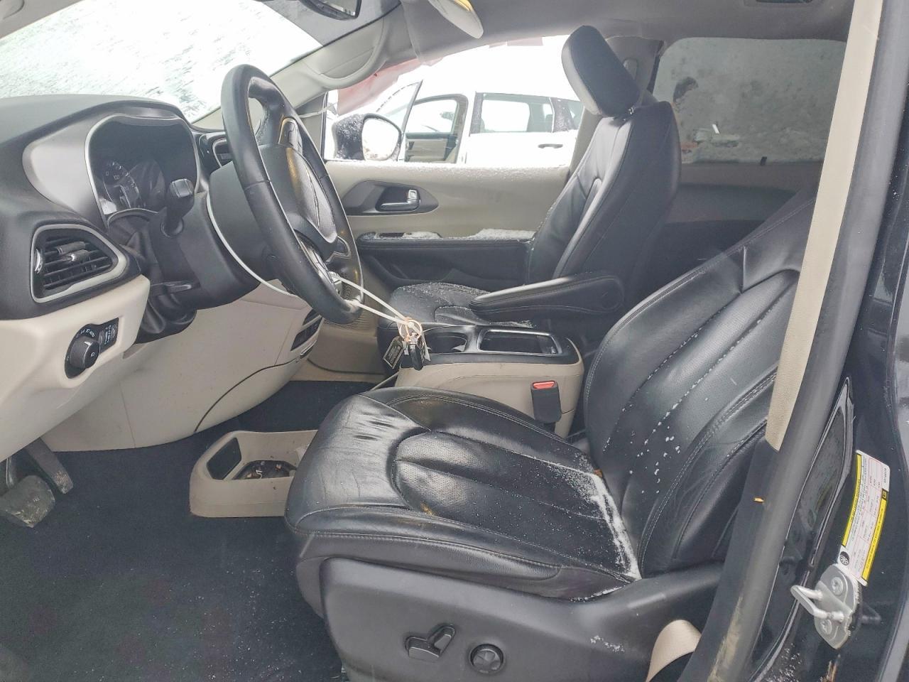 2022 Chrysler Pacifica Touring L - Image 7