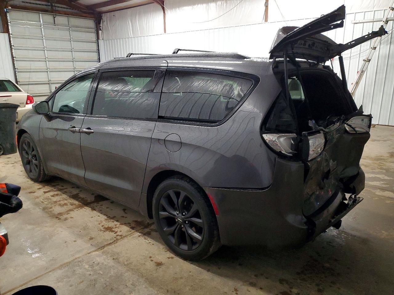 2020 Chrysler Pacifica Touring L - Фото 2