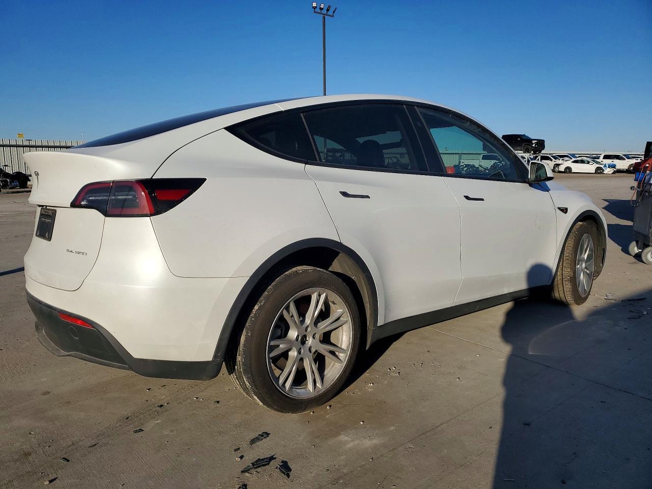 2023 Tesla Model Y - Image 3