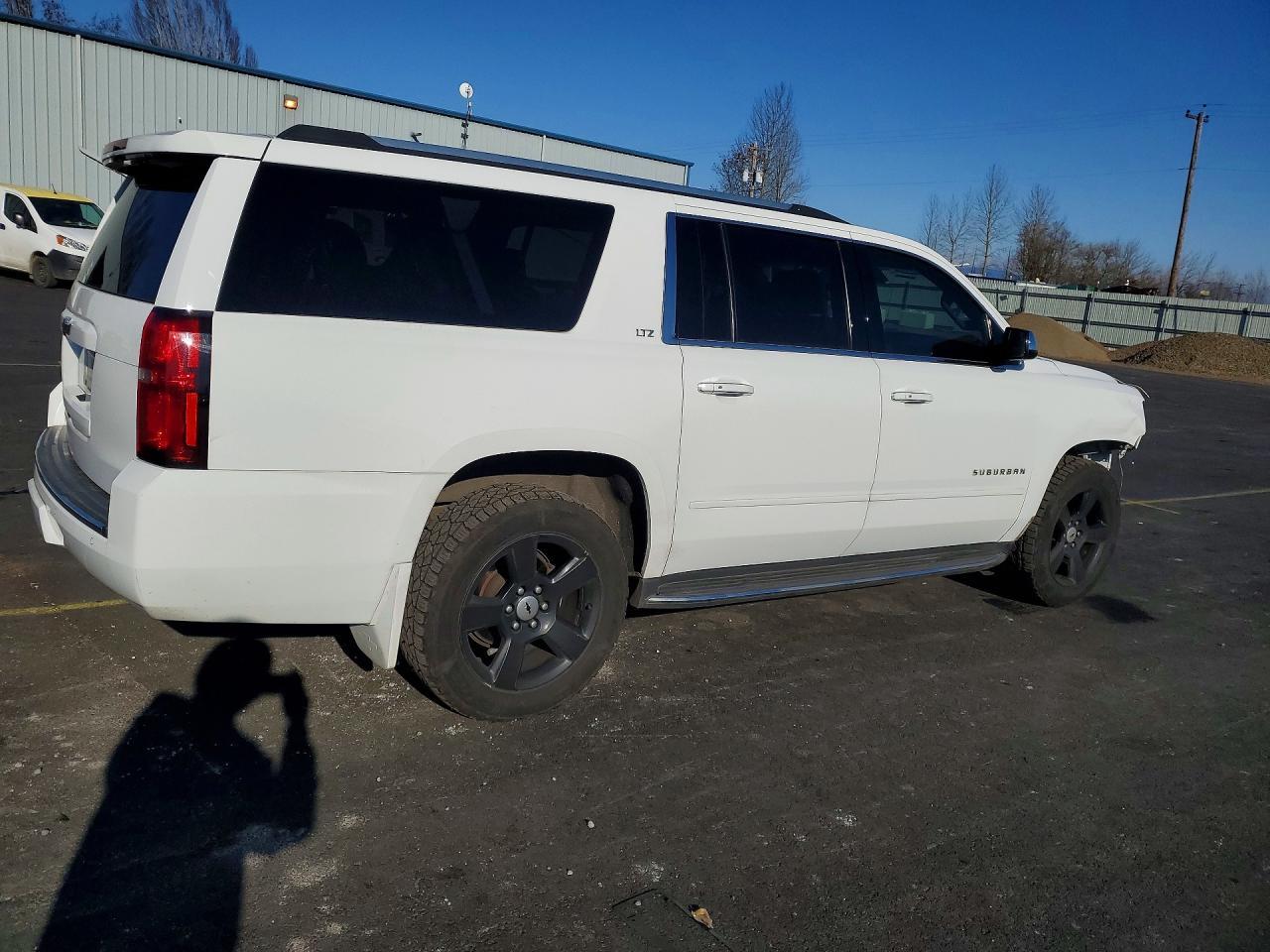 2016 Chevrolet Suburban K1500 Ltz - Фото 3