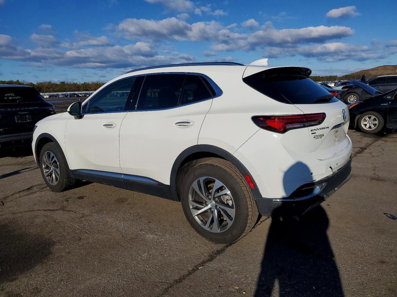 2021 Buick Envision Essence - Фото 2
