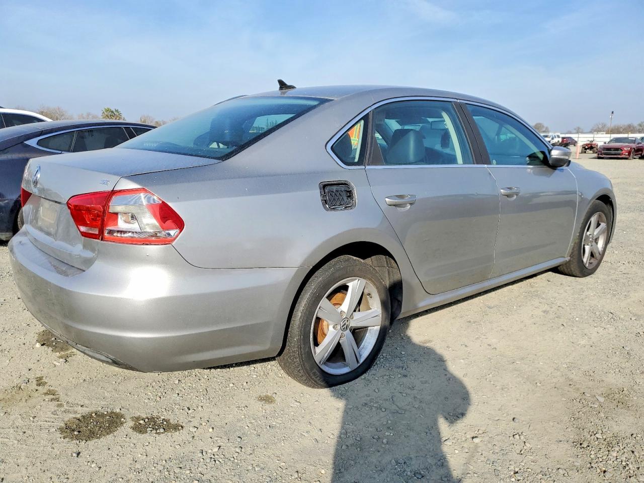 2013 Volkswagen Passat Se - Image 3