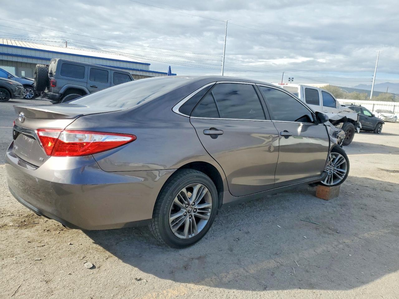 2015 Toyota Camry Se - Image 3