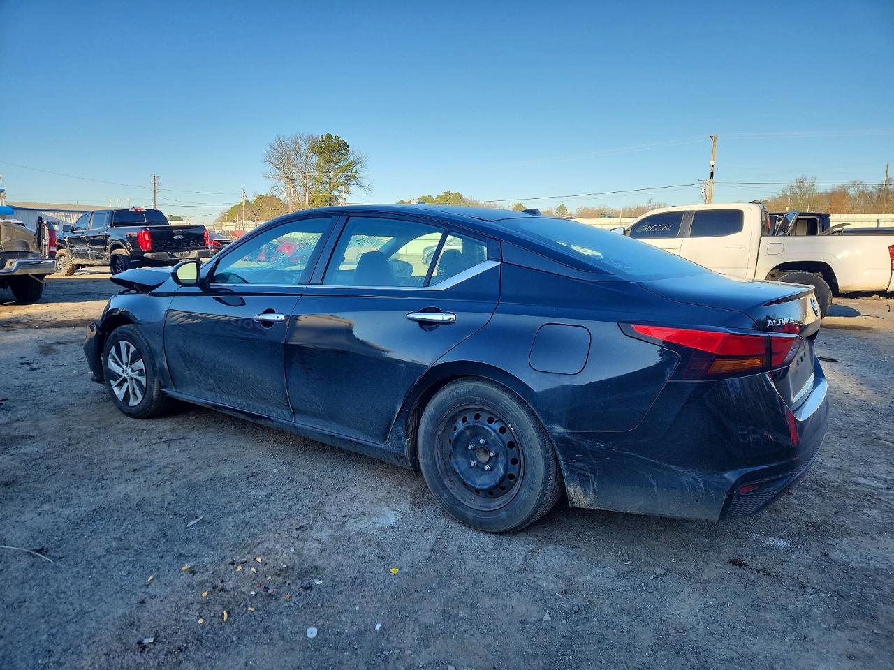 2020 Nissan Altima S - Фото 2