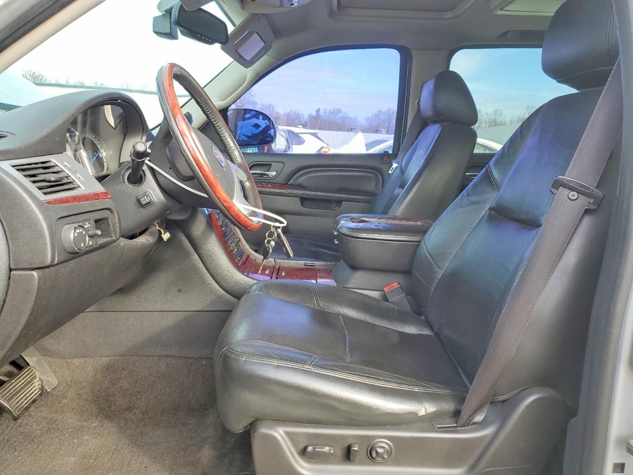 2012 Cadillac Escalade Esv Luxury - Image 7