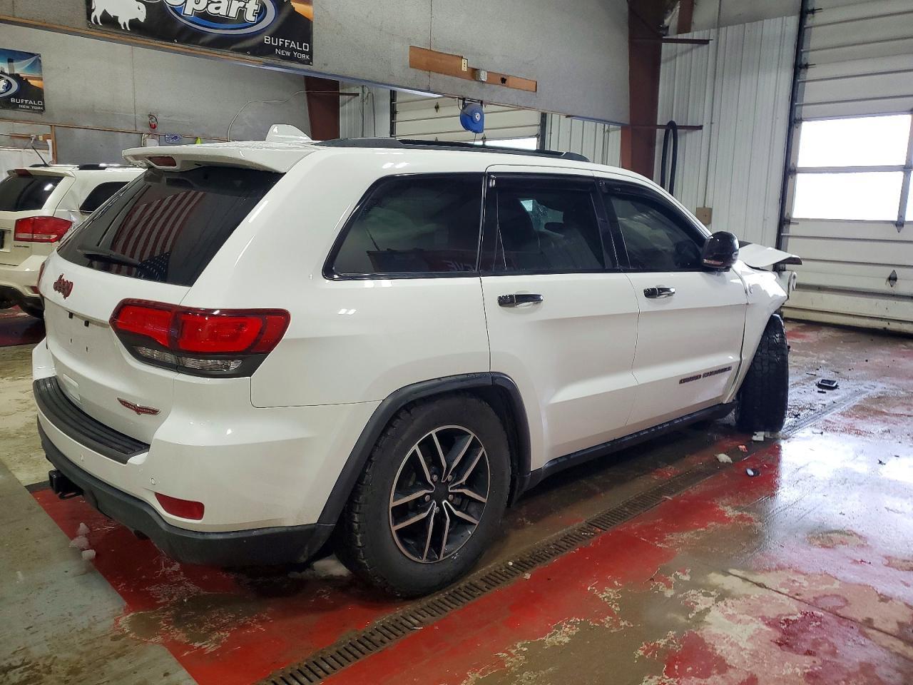 2021 Jeep Grand Cherokee Trailhawk - Фото 3