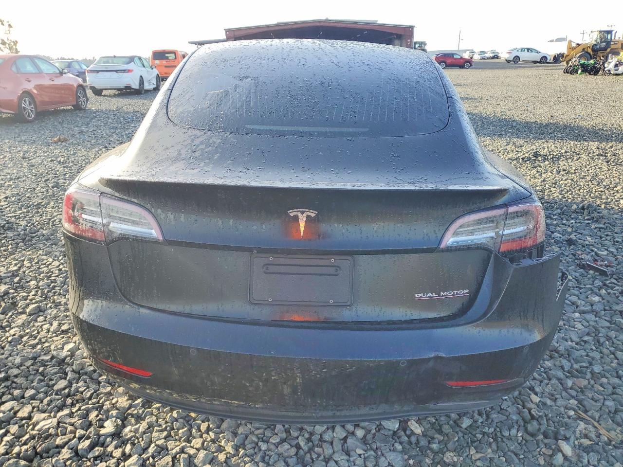 2020 Tesla Model 3 - Фото 6
