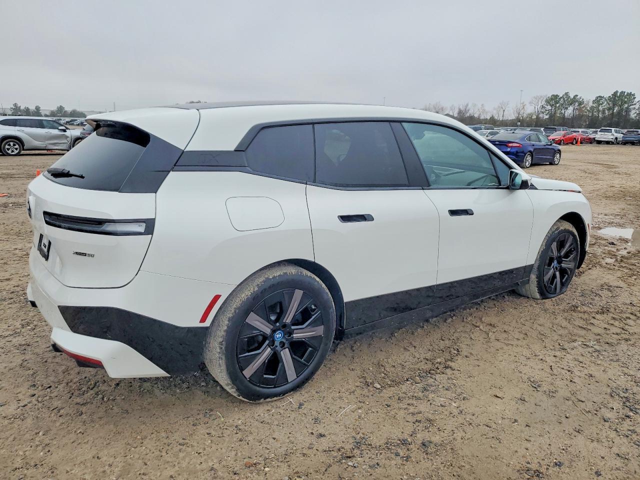 2024 BMW Ix xDrive50 - Фото 3