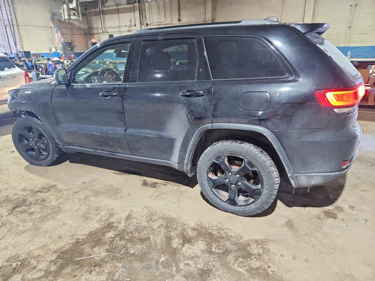 2018 Jeep Grand Cherokee Laredo - Image 2