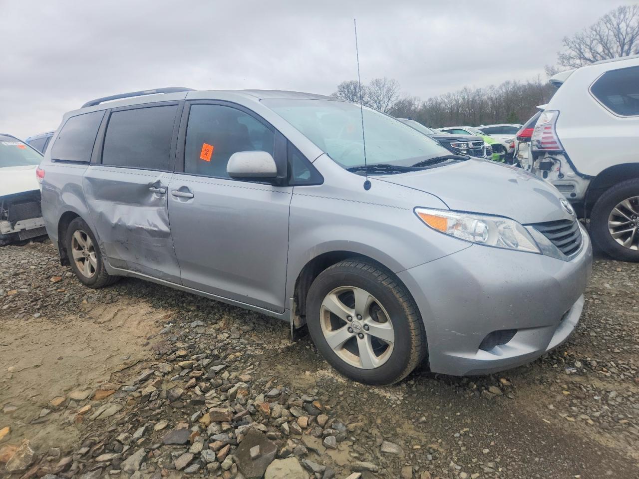 2011 Toyota Sienna Le - Фото 4