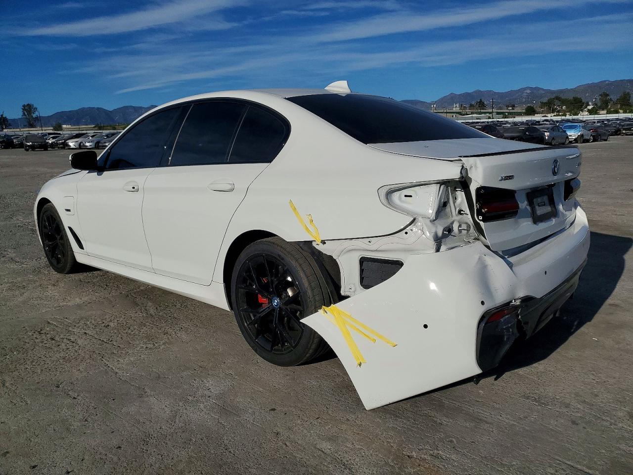 2023 BMW 530Xe - Image 2