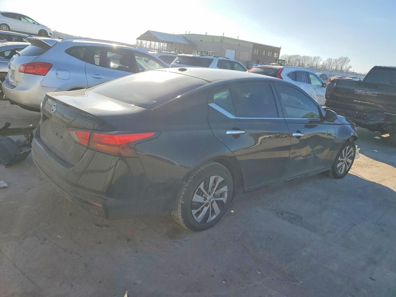 2020 Nissan Altima S - Фото 3
