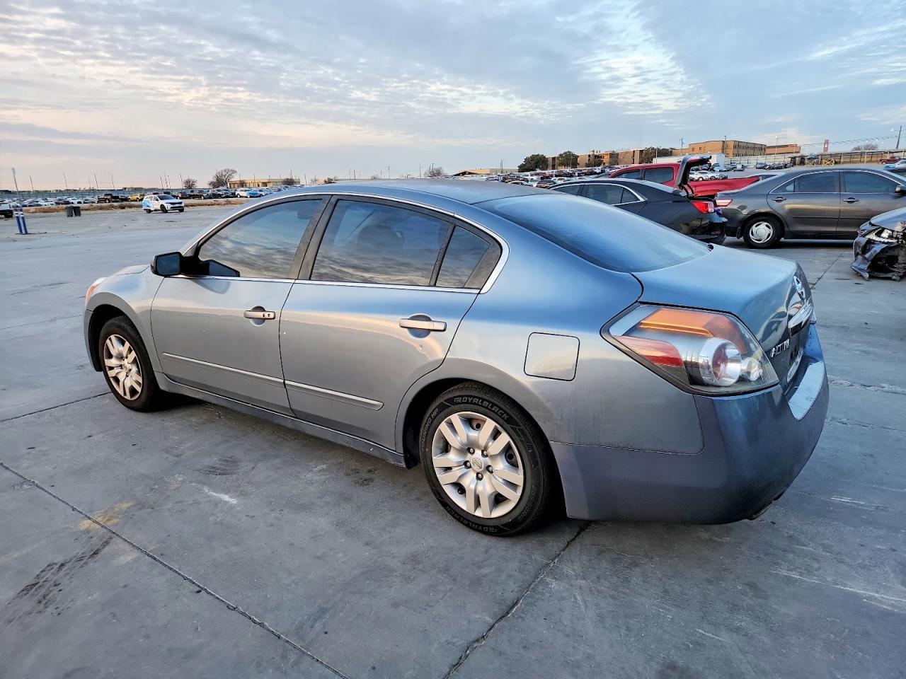 2011 Nissan Altima 25S - Фото 2