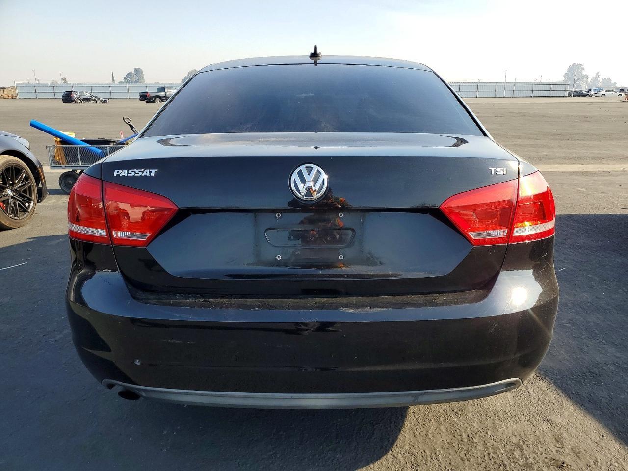 2015 Volkswagen Passat S - Фото 6