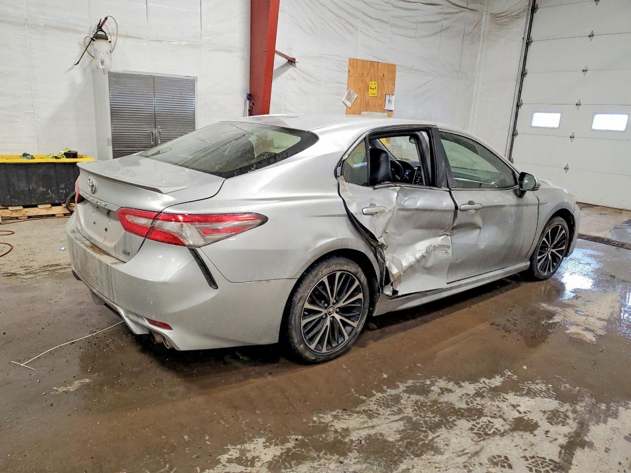 2018 Toyota Camry L - Фото 3