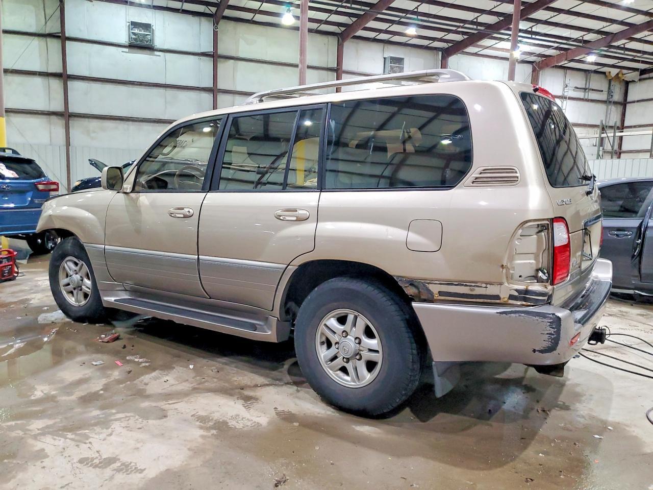 2000 Lexus Lx 470 - Image 2
