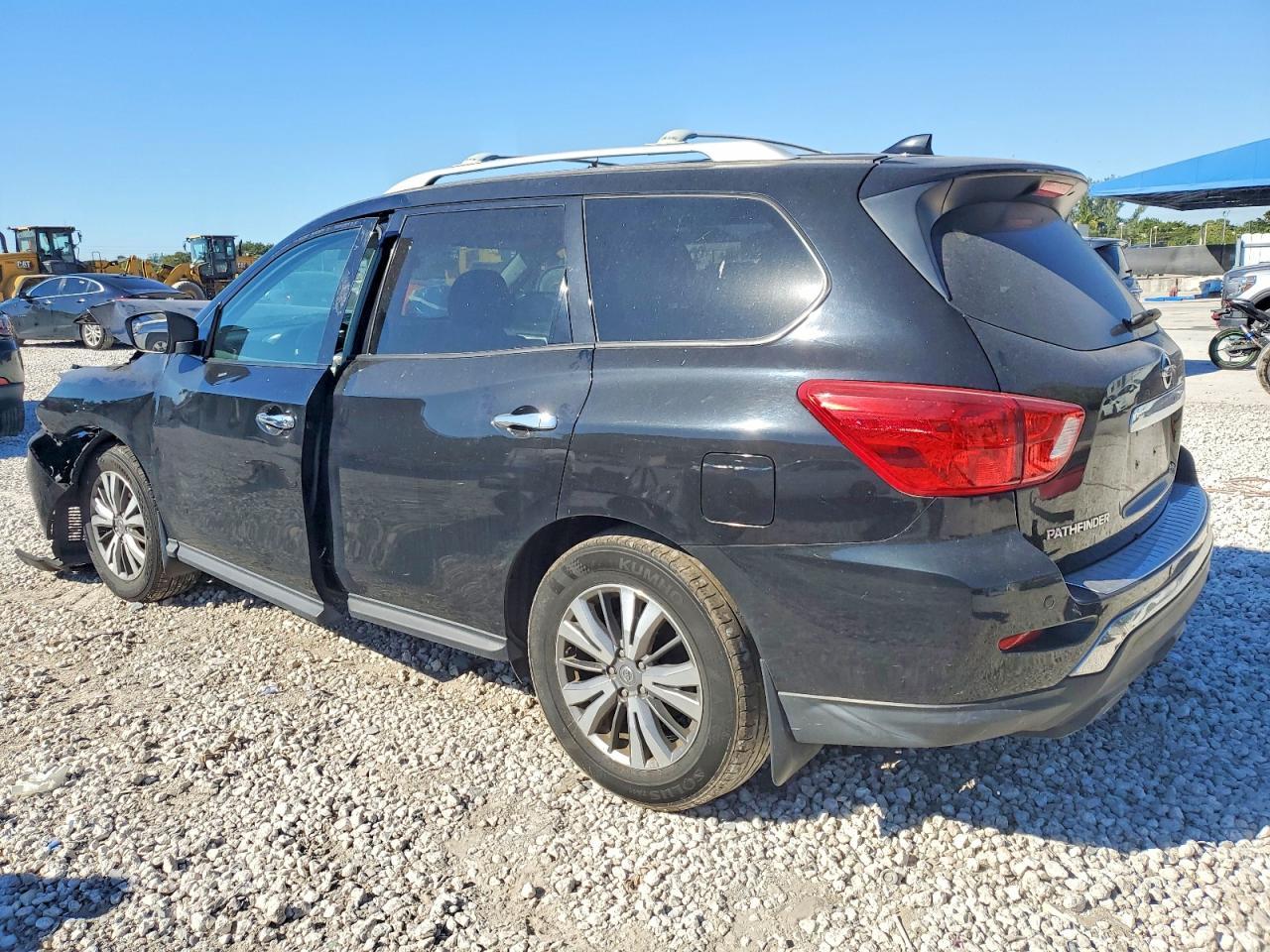 2020 Nissan Pathfinder S - Image 2