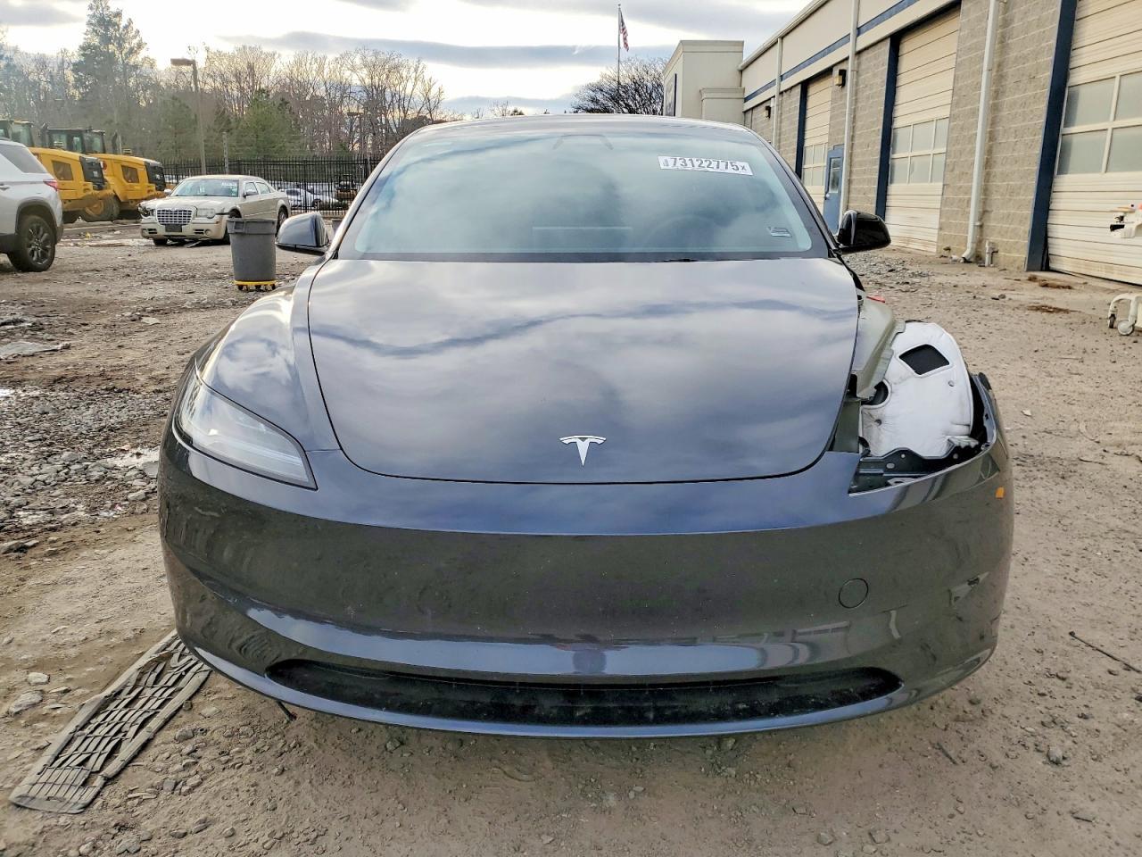 2025 Tesla Model 3 - Фото 5
